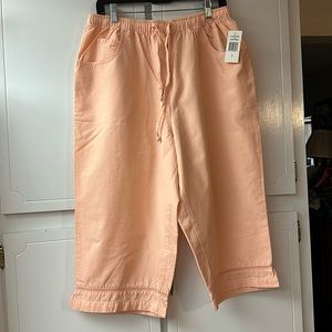 NWT JENNY BUCHANAN CAPRI PANTS. Size L. Peach color. EXCELLENT CONDITION!